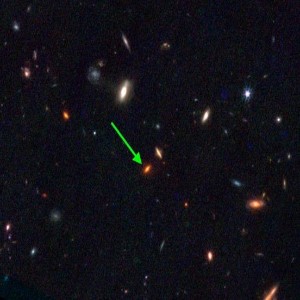 صورة التقطتها كاميرا نيركام الموجودة على متن تلسكوب جيمس ويب الفضائي تظهر المجرة الضخمة باللون الأحمر